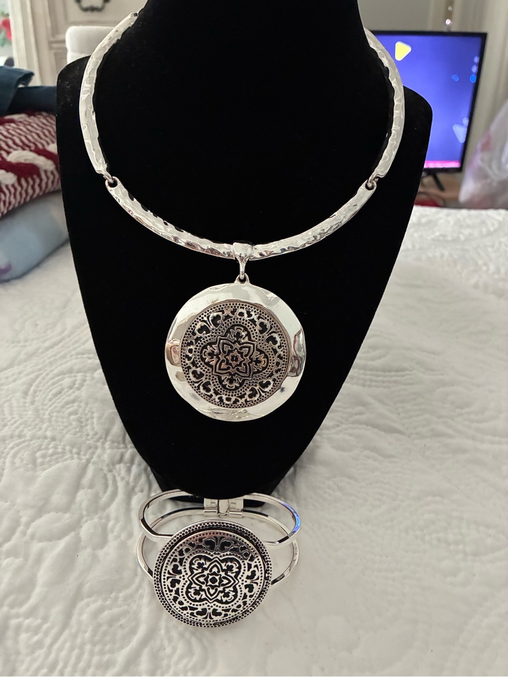 Source Unknown Silver-Tone Filigree Pendant Necklace and Cuff Bracelet Set
